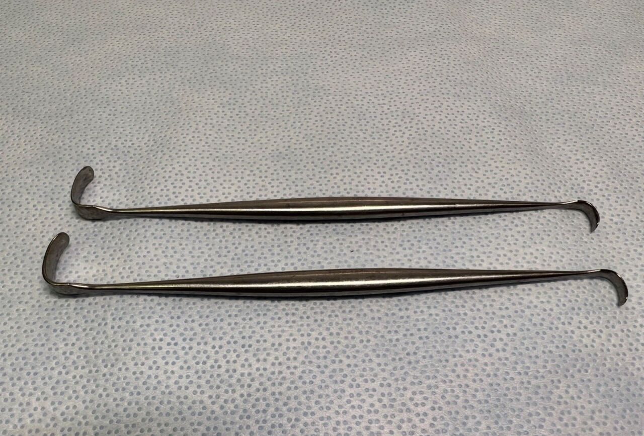 RICHARDS 28-1650 Double-Ended Retractors - Lot of 2
