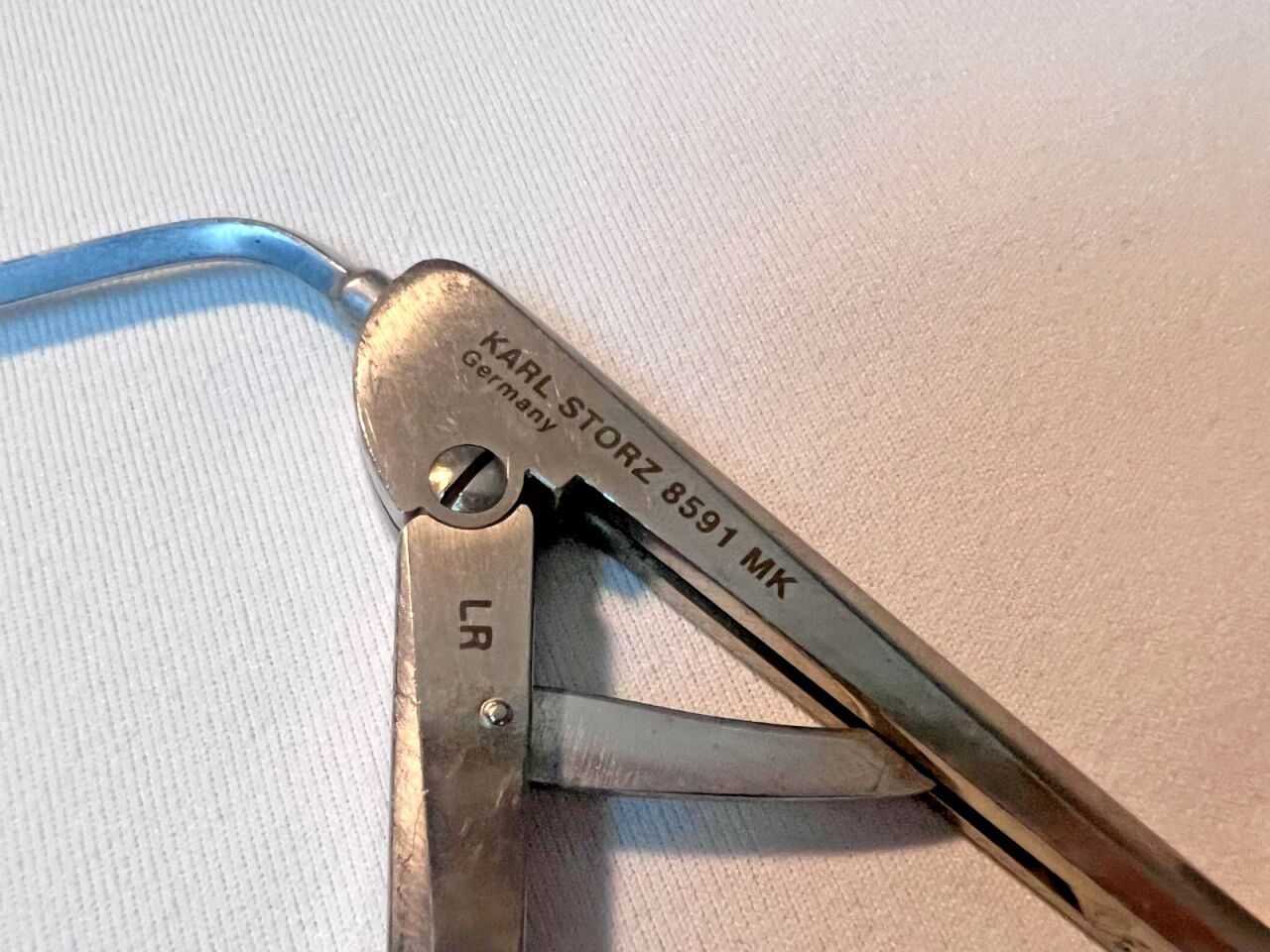 KARL STORZ Kleinsasser 8591MK 8591 MK Kleinsasser Laryngeal Downward 4mm Cup Grasping Forceps 7" L — photo 4