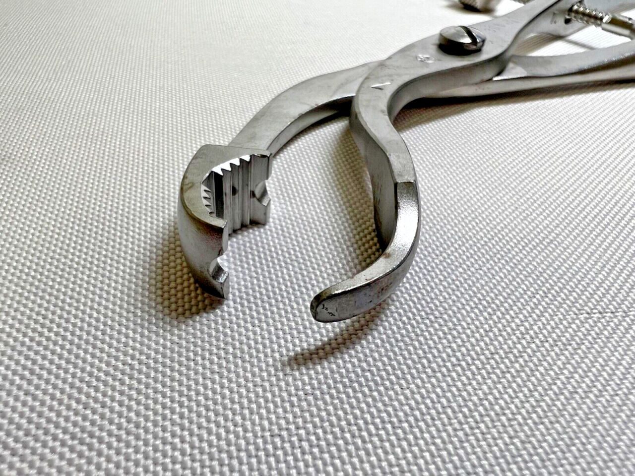 SYNTHES 398.81 Self-Centering Bone Forceps w/ Speed Lock — photo 3