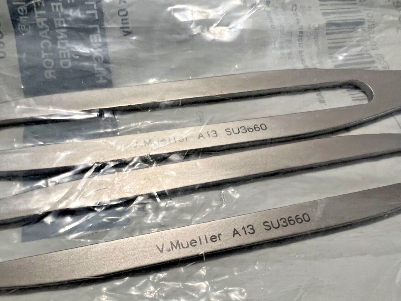 V. MUELLER SU3660 USA Retractors, Double-Ended, 8" Length - lot of 2 — photo 2