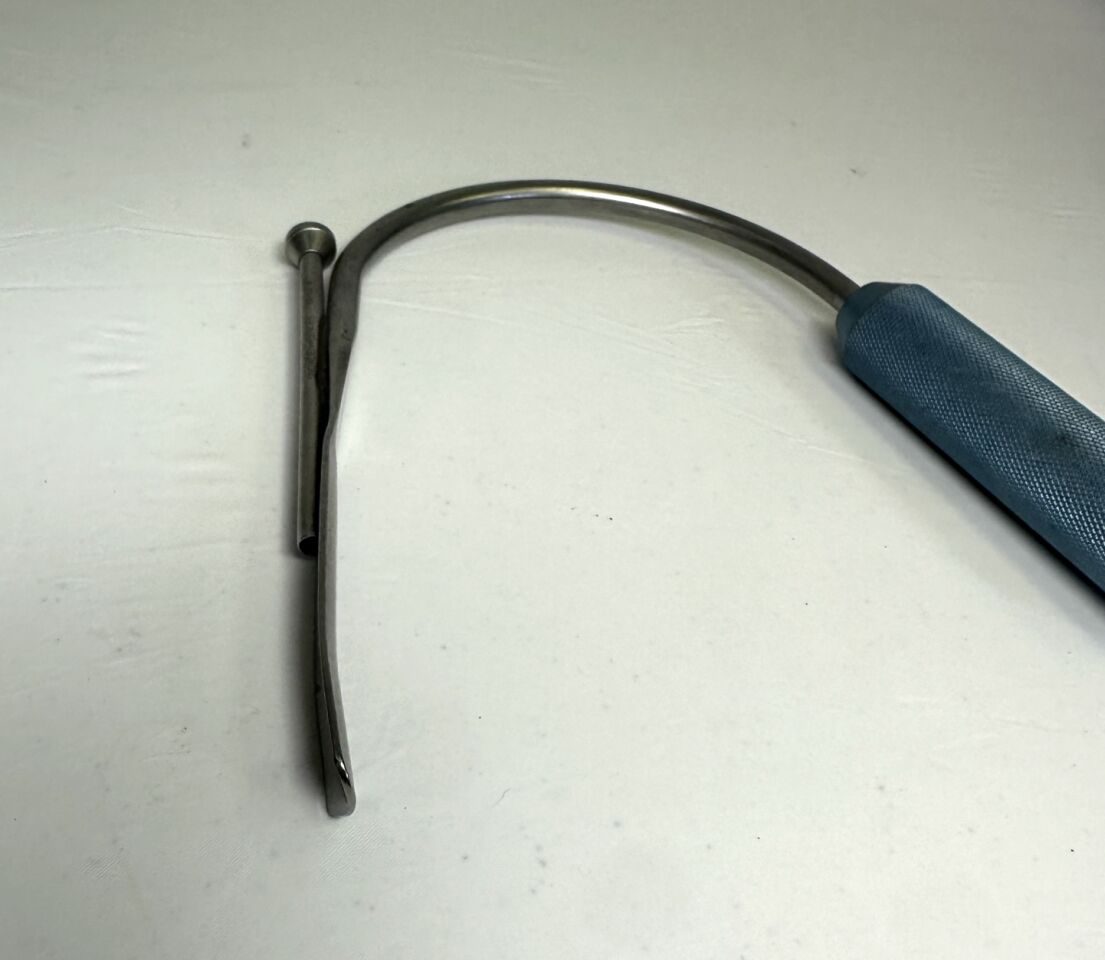 SNOWDEN-PENCER 88-5215 3.5" X .5" Emory Retractor w/ Suction — photo 5