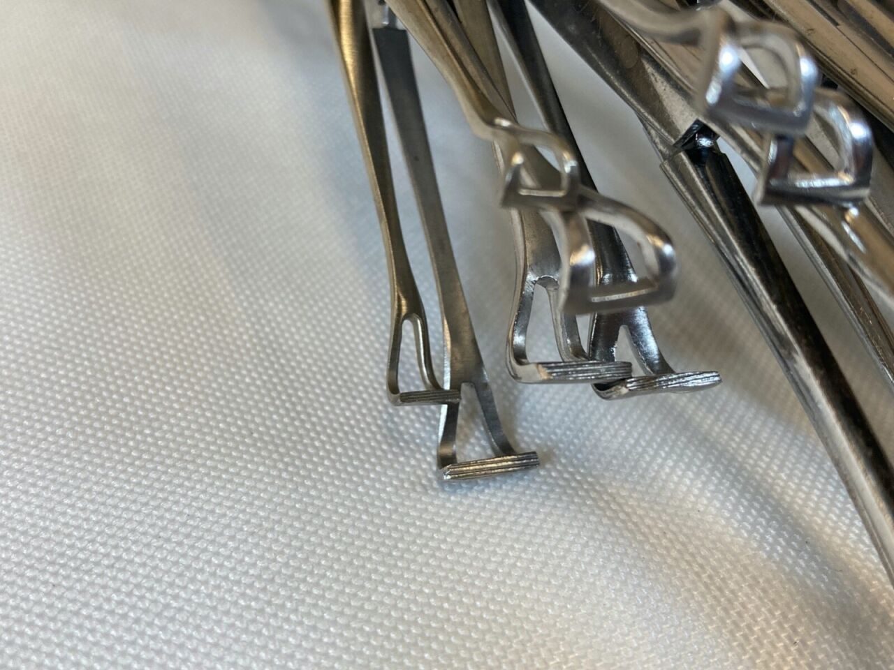 CODMAN Set of 14 Babcock Tissue Forceps w/ Stringer 6"-10" German Stainless — photo 9