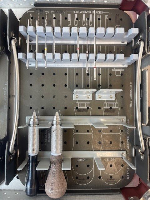SYNTHES Custom Maxillofacial Titanium Modular Fixation Set — photo 3