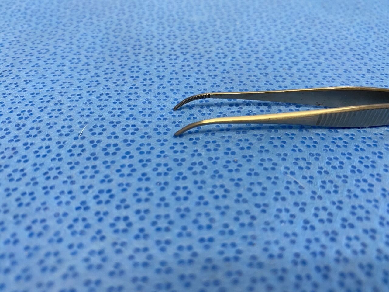 CODMAN 30-6524 Ophthalmic Curved Dressing Forceps — photo 2