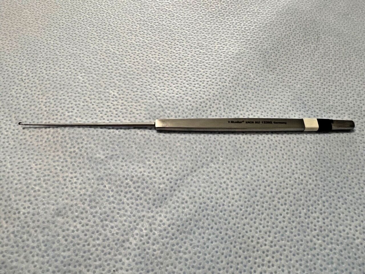 V. MUELLER AU12392 Derlacki Curette 1.5mm Forward Bent Round Tip — photo 1