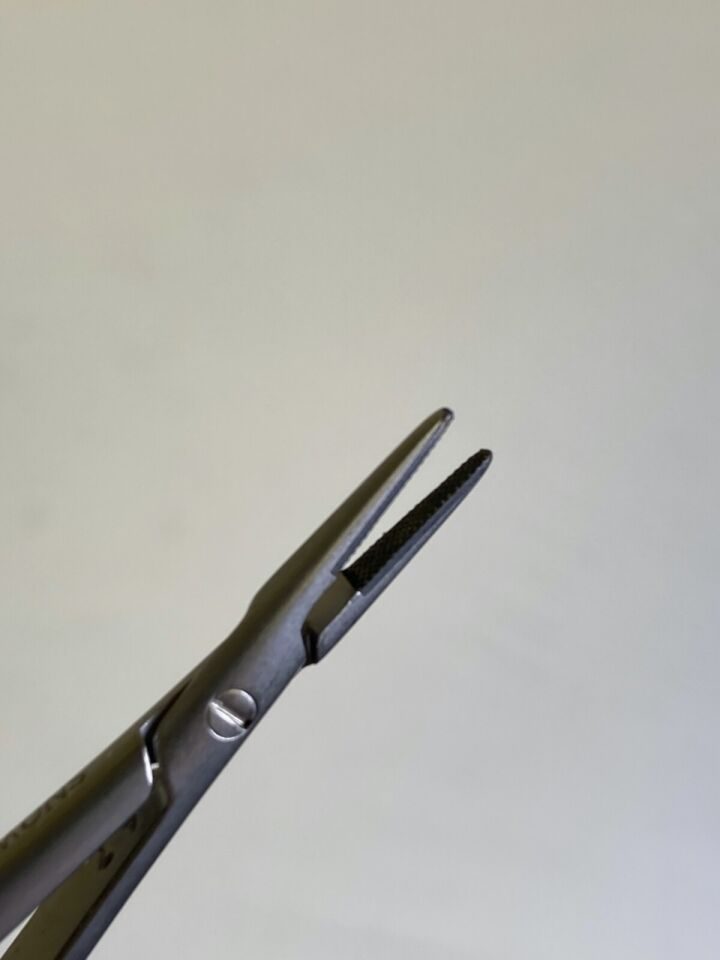 SNOWDEN-PENCER 32-0482 Diamond Jaw Castroviejo Needle Holder 18.5cm — photo 4