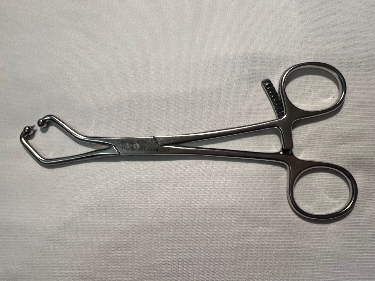 SYNTHES 03.501.030 MatrixRIB Small Plate Holding Forceps w/ Ball Tips — photo 1