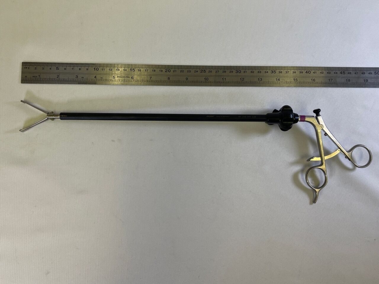 STRYKER 250-080-240 250-080-230 10mm x 33cm Allis Tissue Laparoscopic Grasper — photo 9