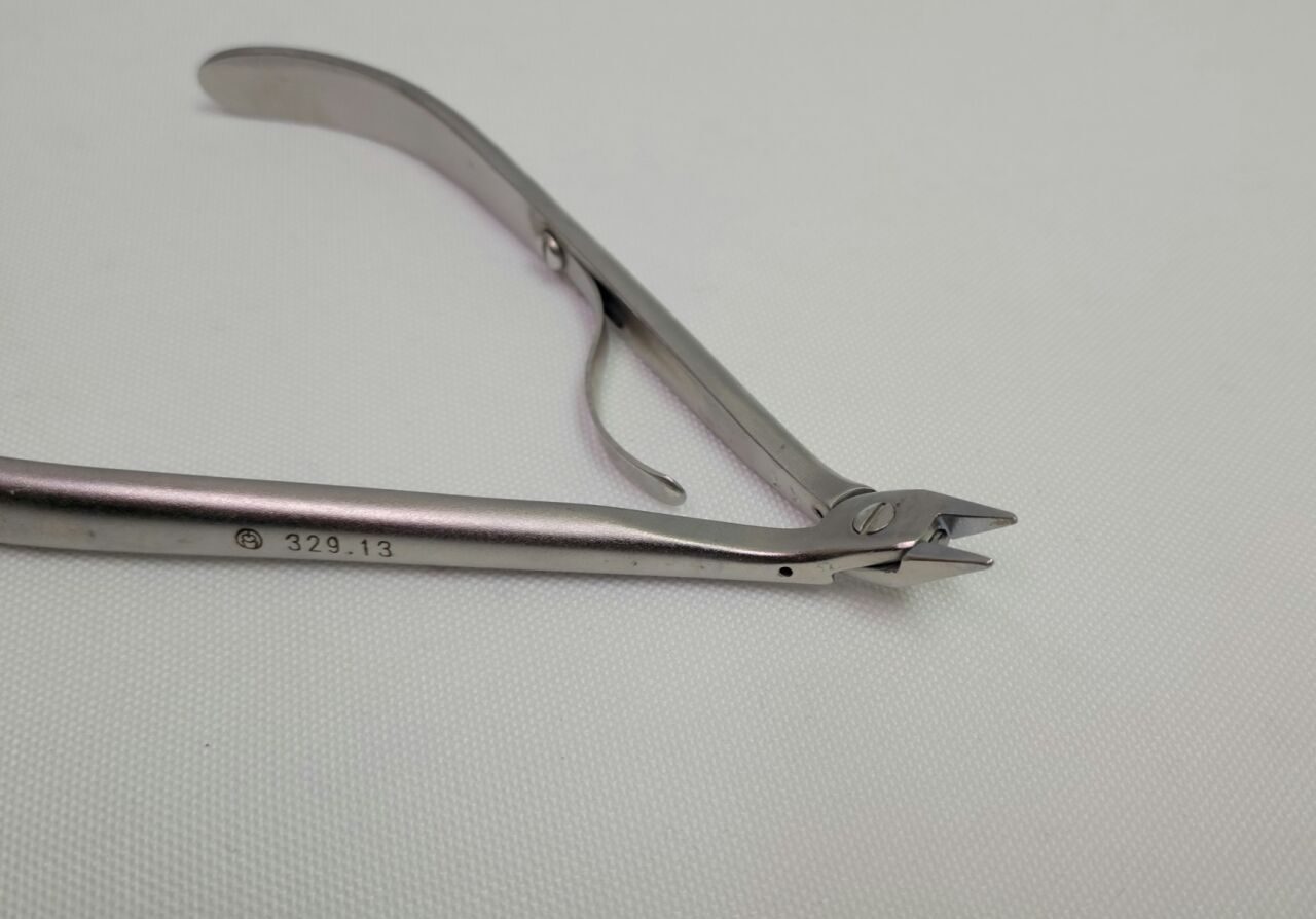 SYNTHES 329.13 Bending Pliers — photo 3