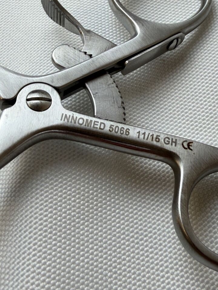 INNOMED 5066 Chung Weitlander Retractor 2x3 25mm Sharp Prongs 4.5" Orthopedics — photo 3