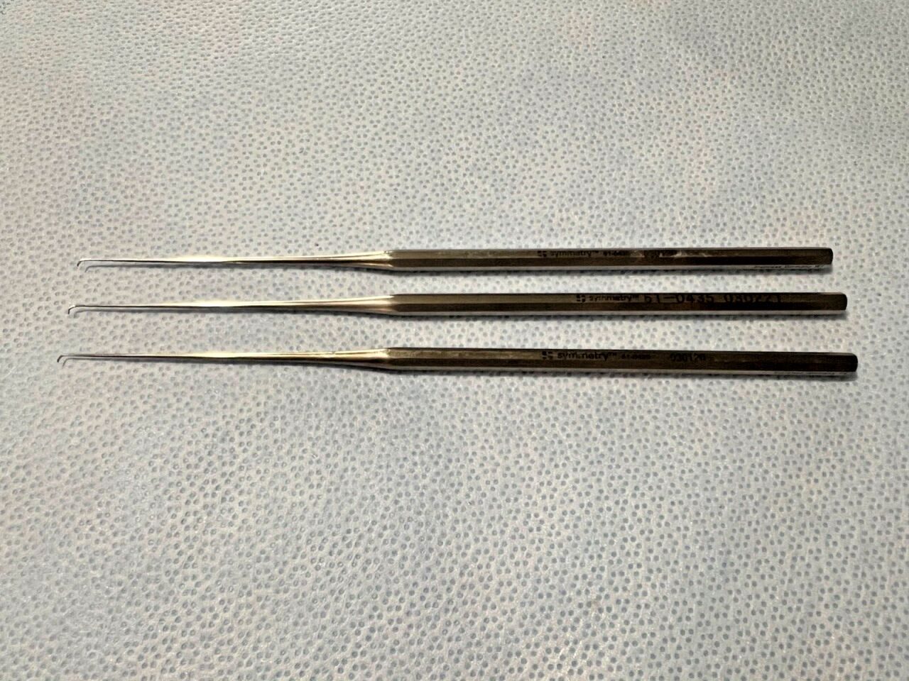 SYMMETRY 61-0435 Paparella Incudostapedial 20deg 0.5 x 1.5mm Set of 3 Paparella Incudostapedial Joint Knives — photo 1