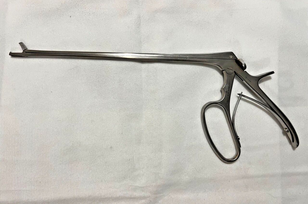 SKLAR 90-6887 Tischler-Kevorkian Biopsy Punch 3mmX9.5mm Rectangular Bite w/ Lock — photo 1