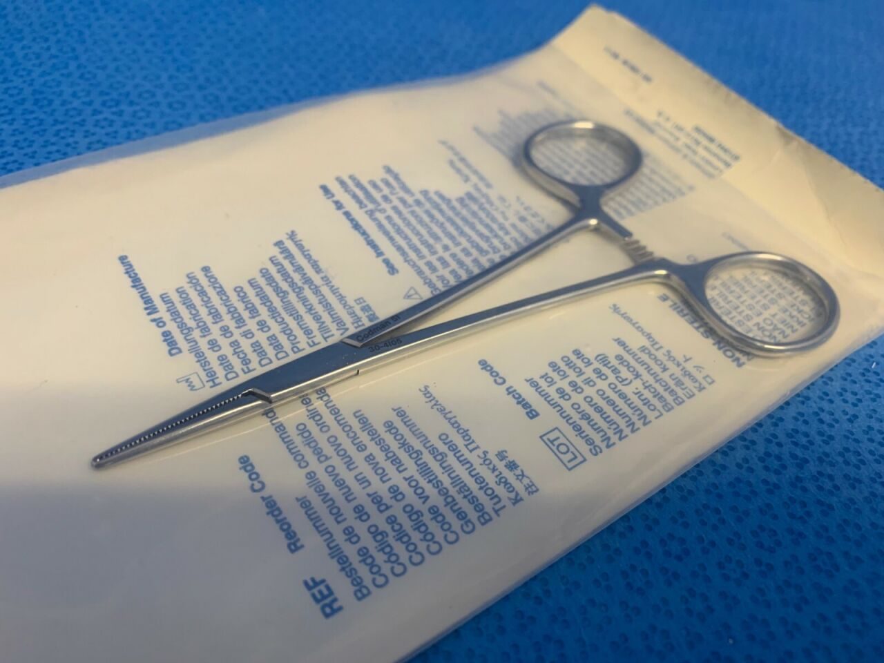 CODMAN 30-4105 Halsted Hemostatic Forceps Straight 1X2 Teeth 5" — photo 4