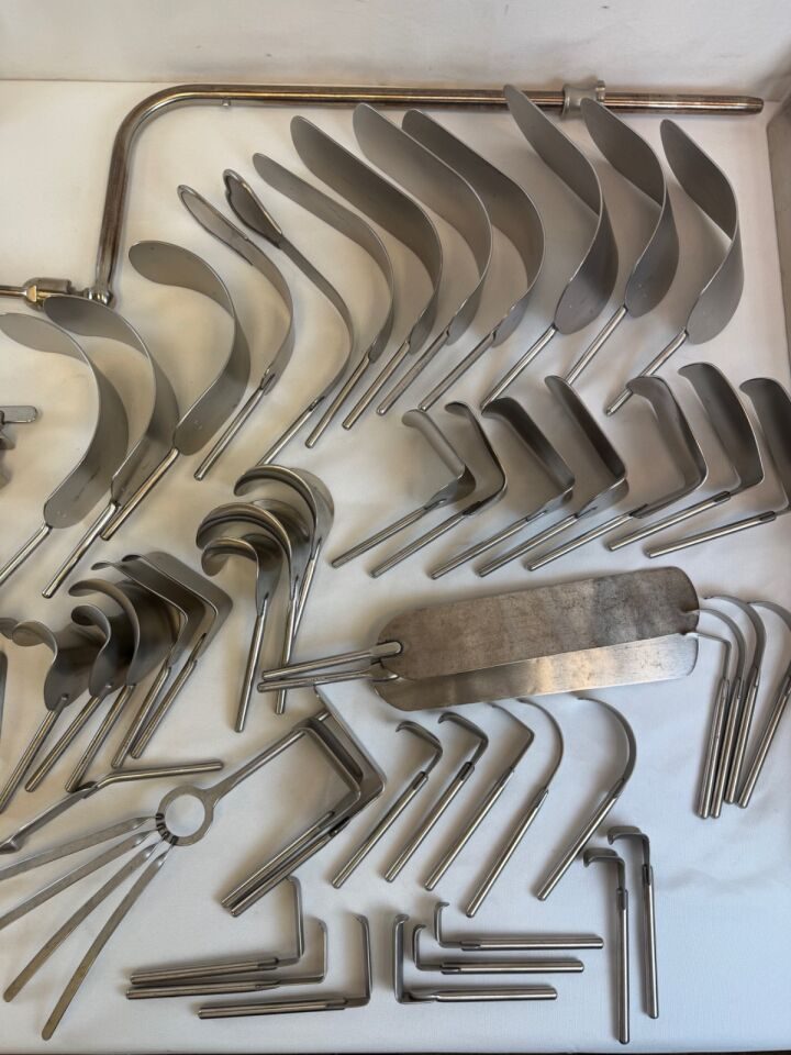 VARIOUS Automated Medical Iron Intern Octopus 72 Piece Automated Medical Iron Intern Octopus Single & Hydra Double Arm Retractor System w/ Trays — photo 6