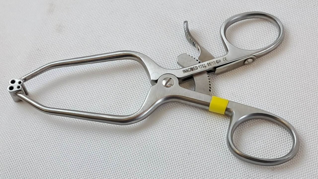SHARP EDGE Innomed 1752 Wurapa Double Hole Pin Distractor 1.1mm 1.6mm Orthopedic