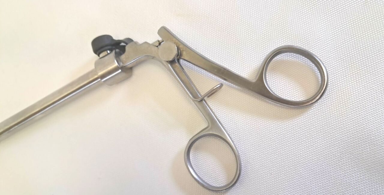 ENDOPLUS EF220SP Laparoscopic 10mm x 35cm Claw Forcep w/ 2x3 Teeth — photo 2
