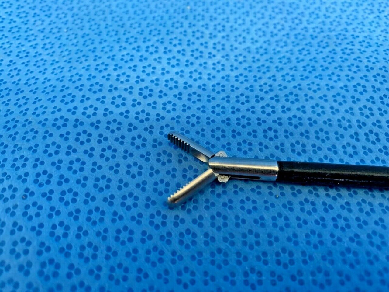 JARIT 600-100 Laparoscopic Double Action Grasper 5mm X 32cm Ratcheting Insulated — photo 5