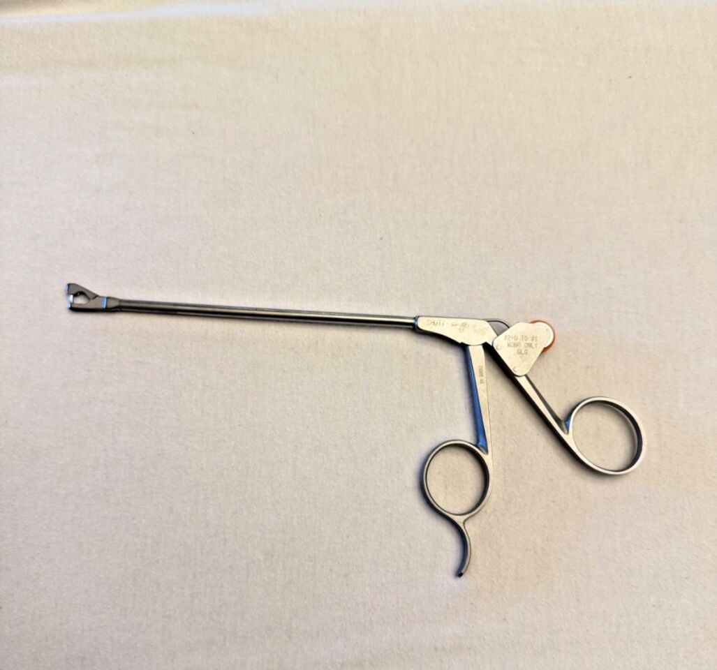 CONMED LINVATEC 18.1009 Schutt 4.0 mm Slotted Suture Punch, Right