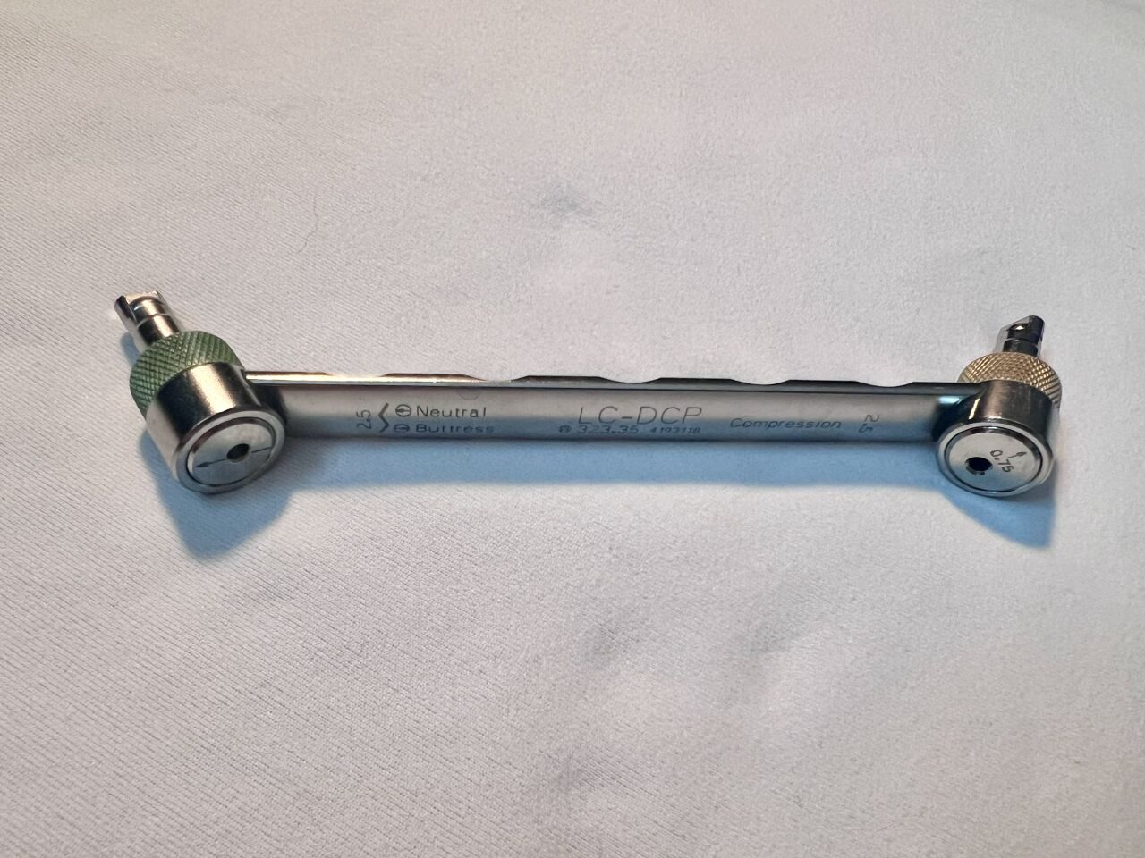 SYNTHES 323.35 LC/DCP Dual-Compression Drill Guide — photo 1
