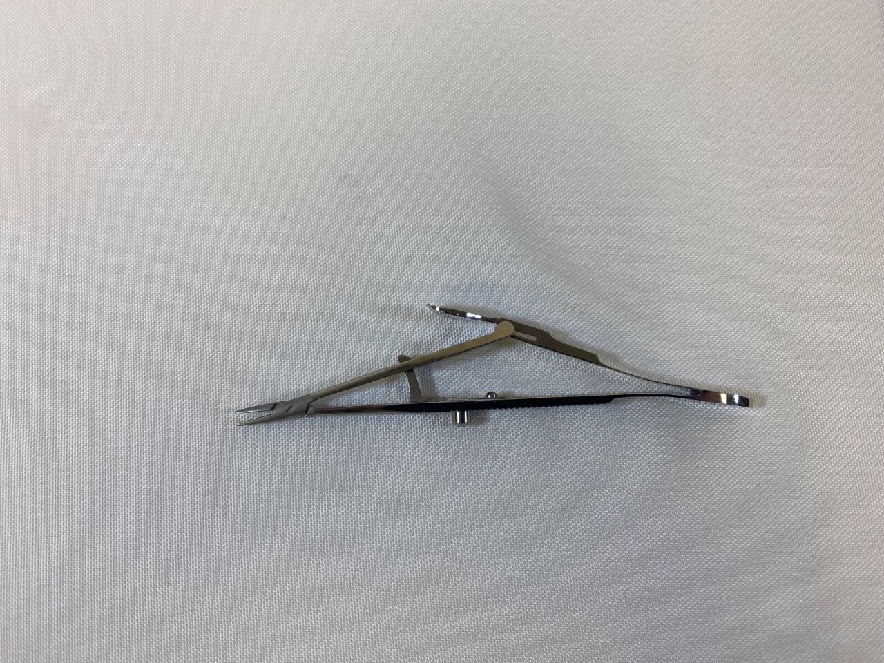 4100 9mm Jaws Straight Cross-Serrated 136mm Kalt Needle Holder 9mm Straight Cross-Serrated Jaws — photo 1