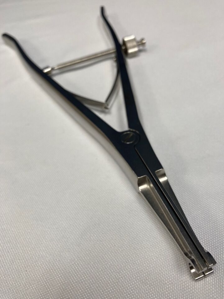 SYNTHES 388.4  USS Straight Distraction Forceps< — photo 8