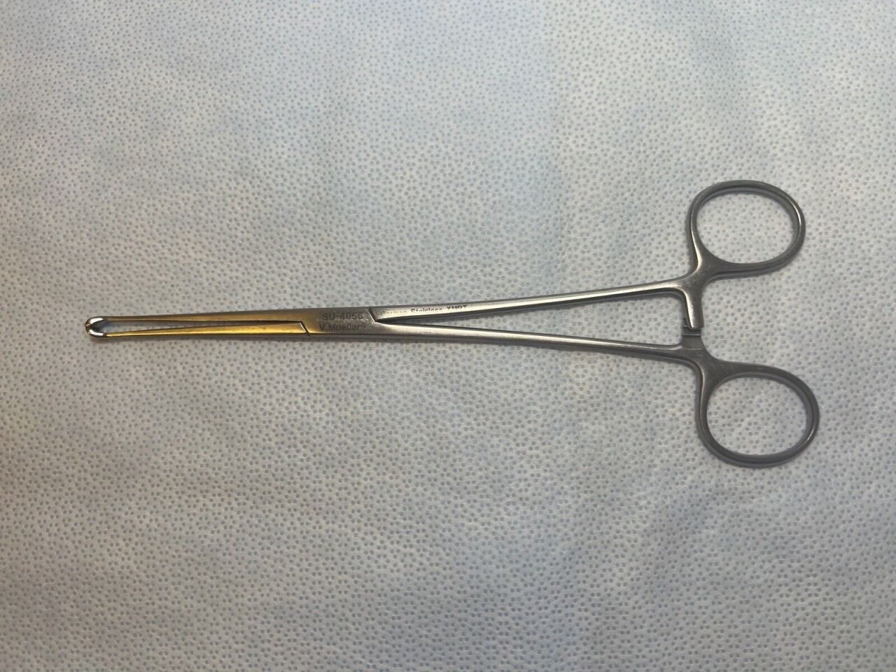 V. MUELLER SU4056 Allis 7-1/2" Straight Tissue Forceps 5 X 6 Teeth Ratchet Lock
