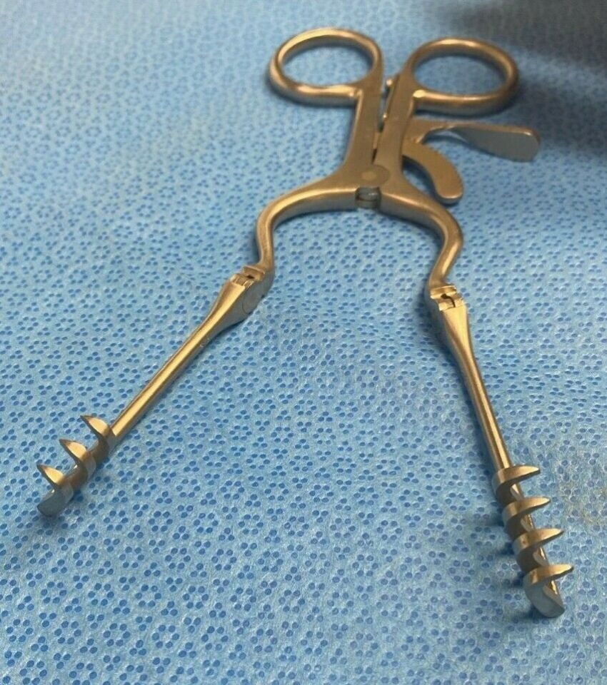 V. MUELLER SU3195 Beckman Retractor Hinged Arms 3 X 4 Sharp Prongs 6-3/4" — photo 4