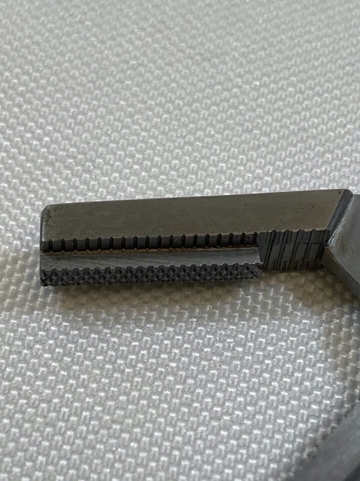 K MEDIC TELEFLEX KM46637 Straight Pulling 5.4mm Forceps — photo 4