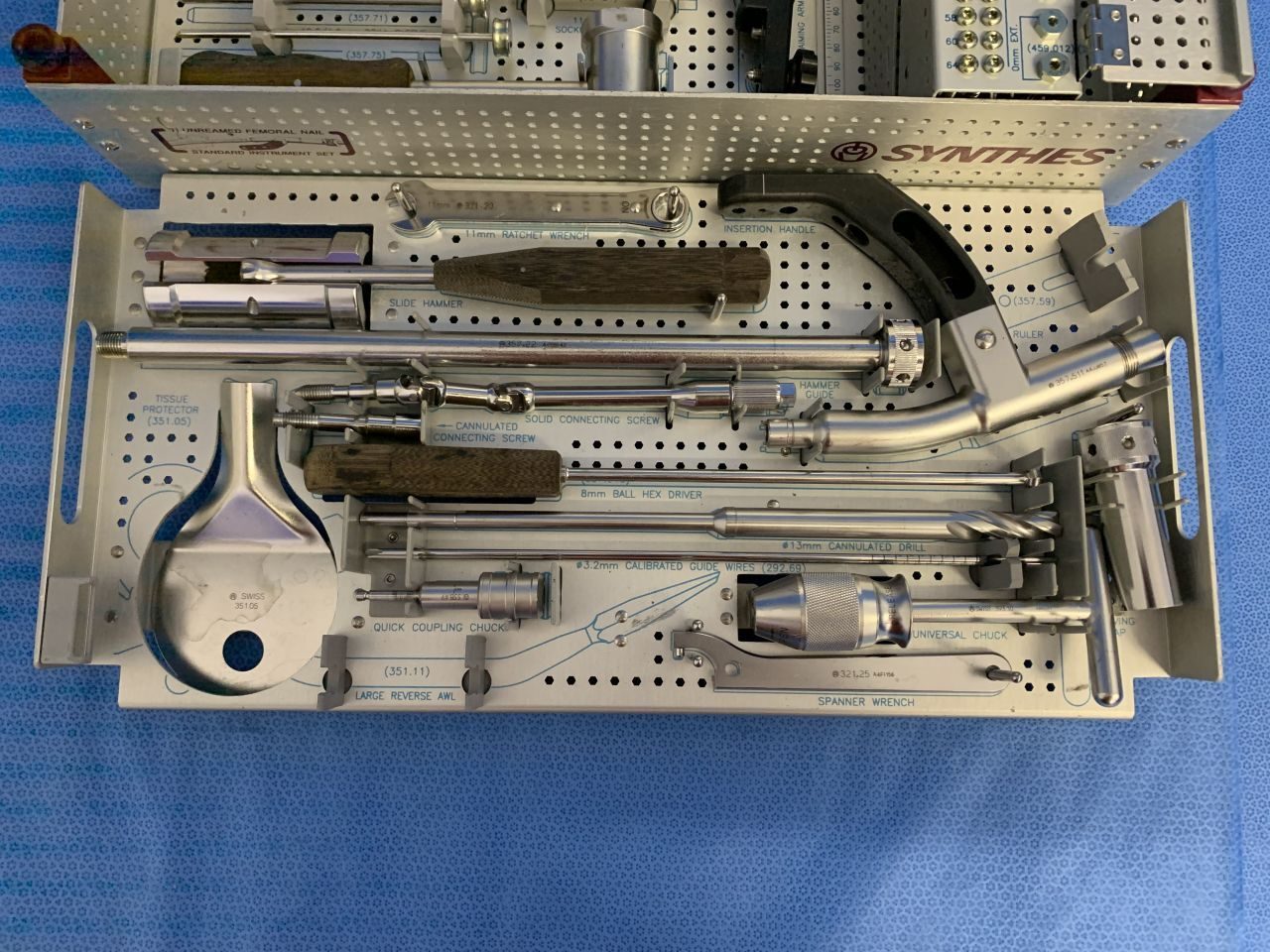 SYNTHES Various TI Unreamed Femoral Nail Standard Instrument Set — photo 2
