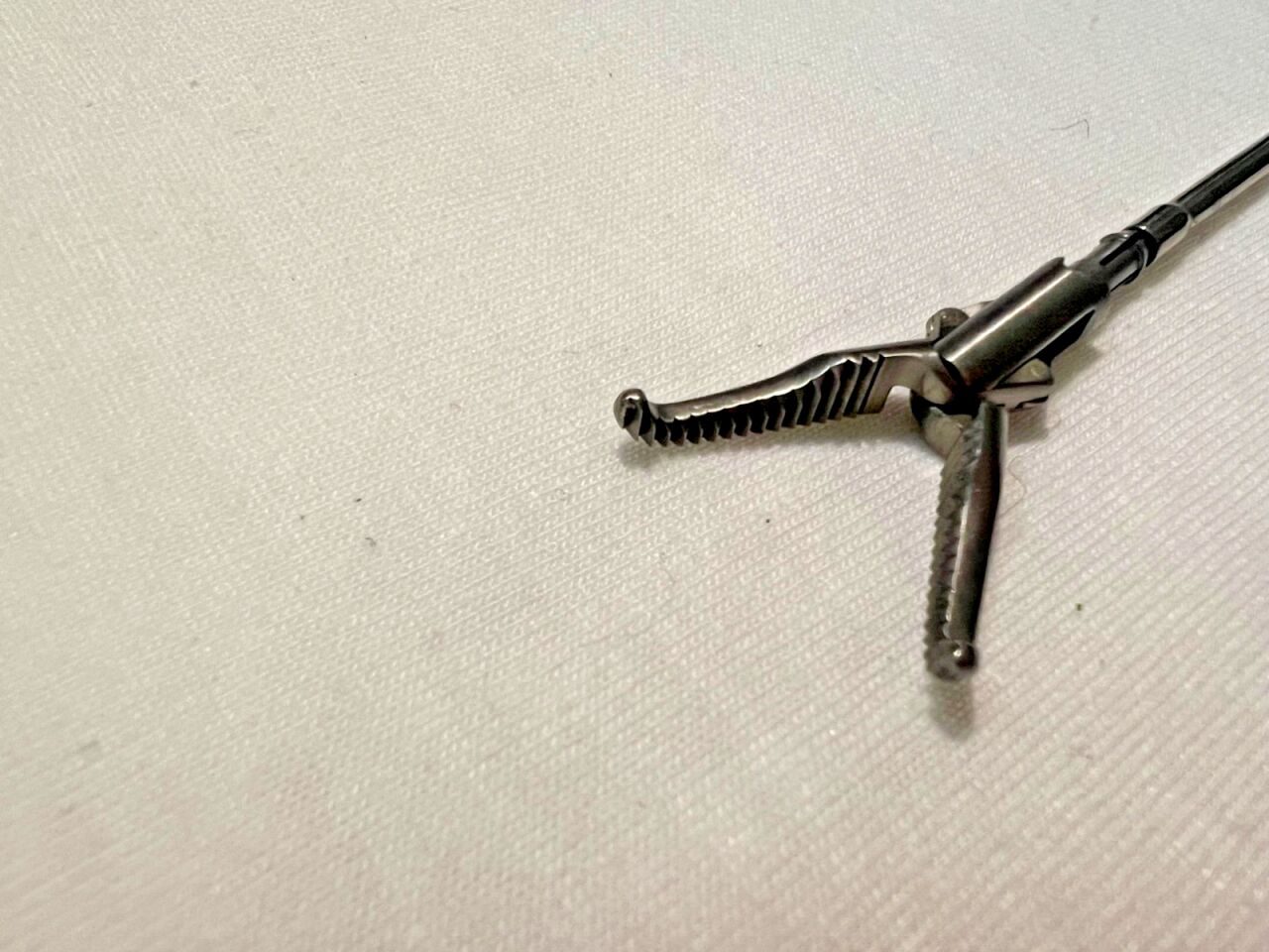V. MUELLER F256.81010 Laparoscopic Forcep Insert Short Right Angle 5mm X 35cm — photo 3