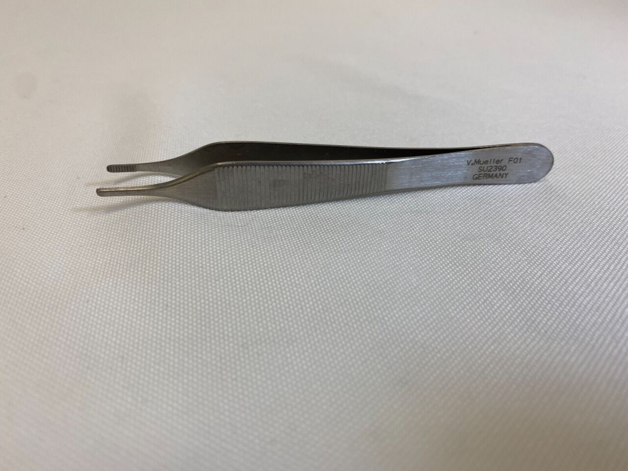 V. MUELLER SU2390 Tissue Forceps Hudson 4 7/8" — photo 1