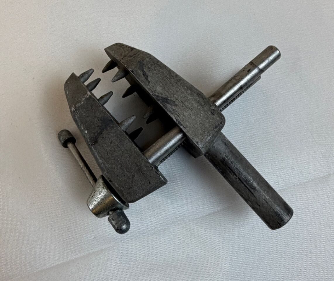 SAWBONES  Lot of 3 Shoulder Scapula Clamp Bone Clamp & Screw Set w/ C-Clamp — photo 10