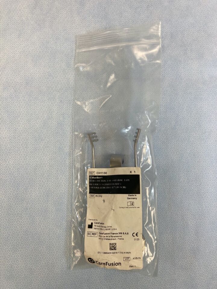V. MUELLER CH1130 Retractor w/ 3 Center Blades Original Size — photo 2