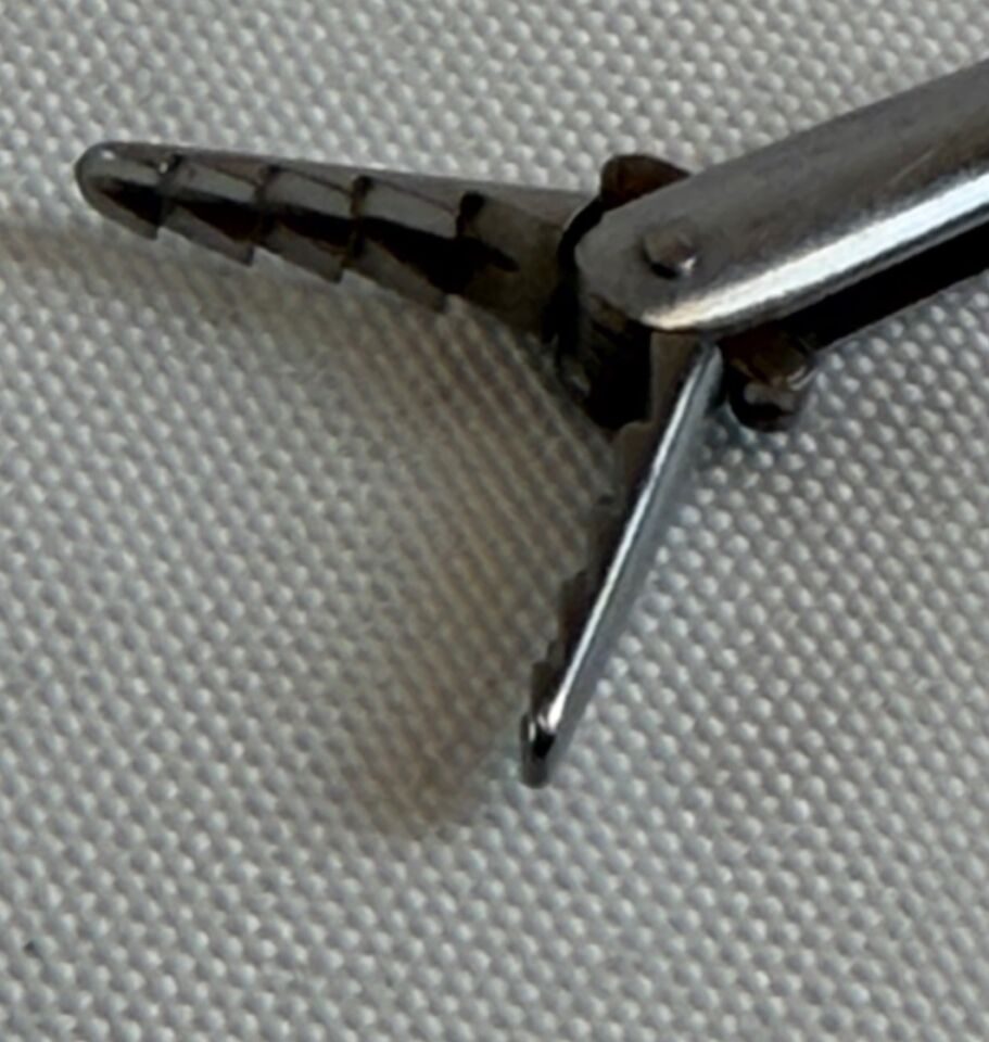 KARL STORZ 10370H Alligator D/A Grasping Forcep 3.3mm Jaws 2.5mm Shaft 50cm Long — photo 4