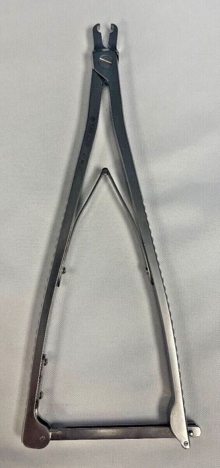 SYNTHES 388.409 6mm Holding Forceps w/ Narrow Jaws US125 Orthopedic Neurology