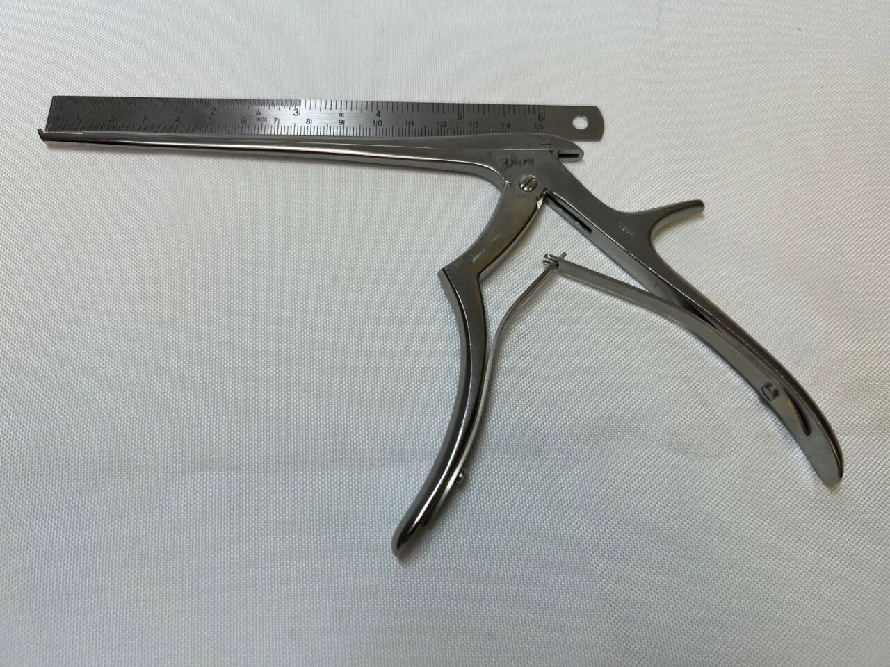 WECK 388317 Kerrison Rongeurs 6" X 40deg Up Bite 2mm & 3mm Lot of 2 Kerrison Rongeurs 6" X 40deg Up Bite 2mm & 3mm Neurology — photo 5