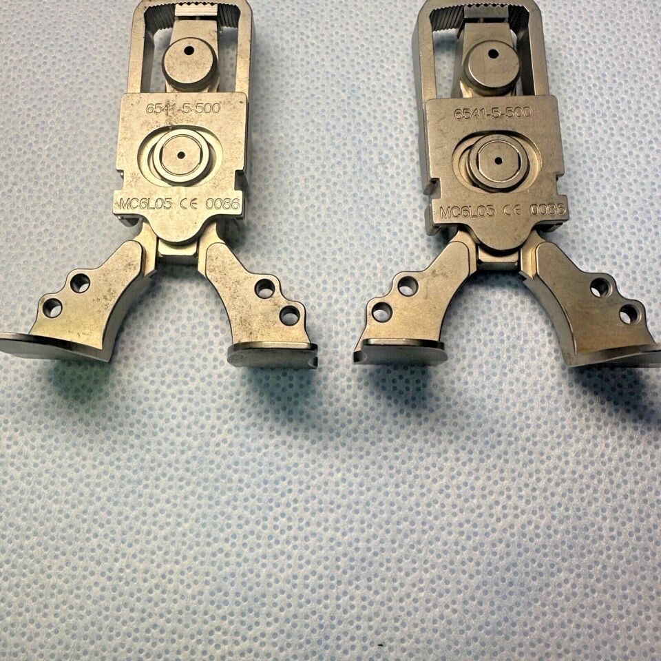 STRYKER 6541-5-500 Triathlon Knee System MIS AP Sizer Adjustment Housing set of 2 — photo 3