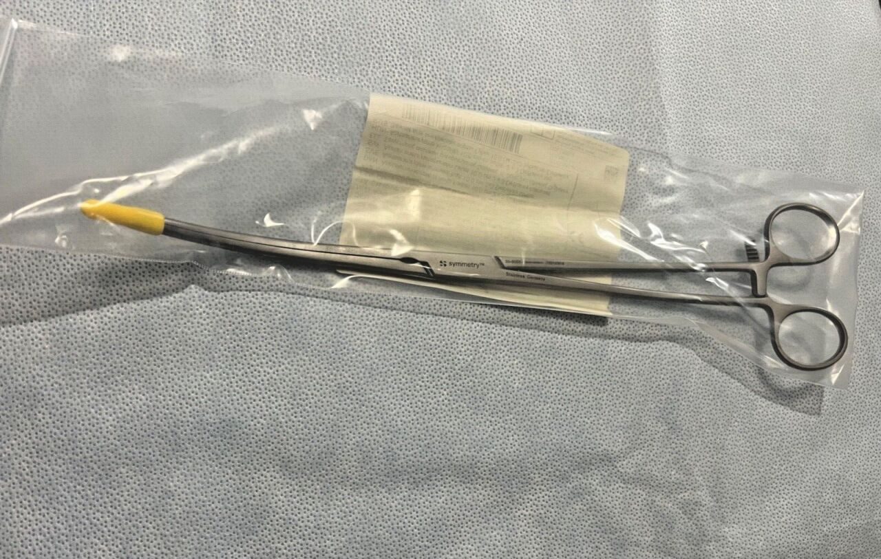 SYMMETRY 55-6055 DeBakey Aortic Aneurysm Clamp 10cm Jaws 2x3 Teeth 12" Length — photo 1