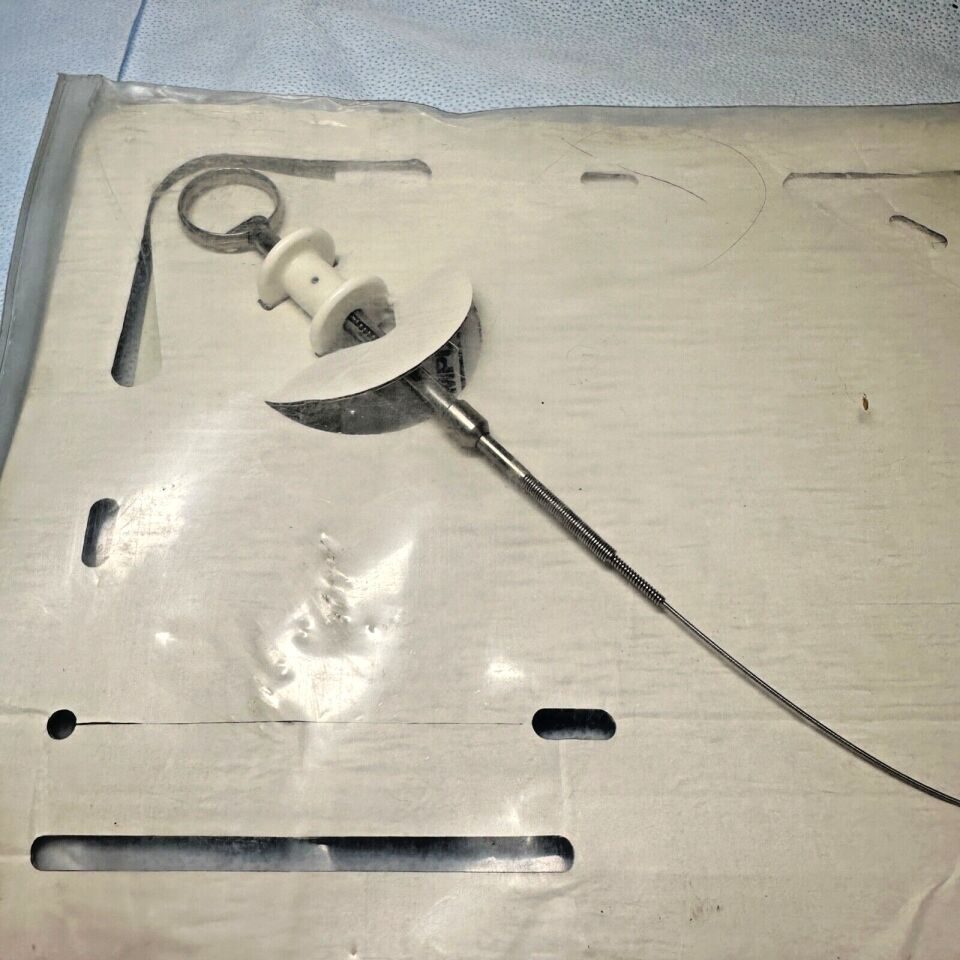 OLYMPUS A37019A 3 Fr 28 cm Flexible Biopsy Forcep — photo 3