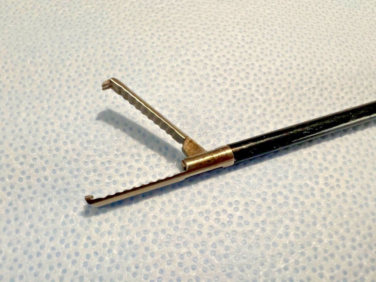 R. WOLF 8393.4897 Laparoscopic Grasping Forceps 5mm X 46cm Serrated 2x3 Teeth — photo 3