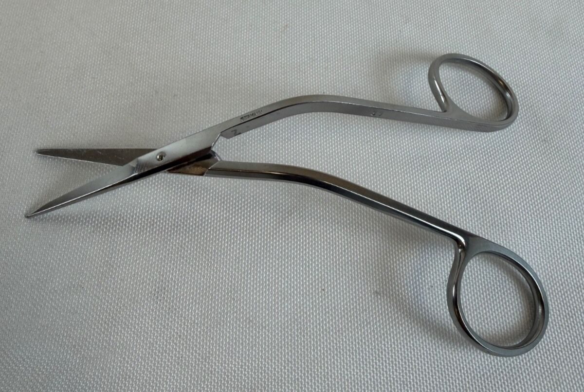 KARL STORZ N5058 Foman Dorsal Scissors Straight Blade Angled Handles 5.3" — photo 1