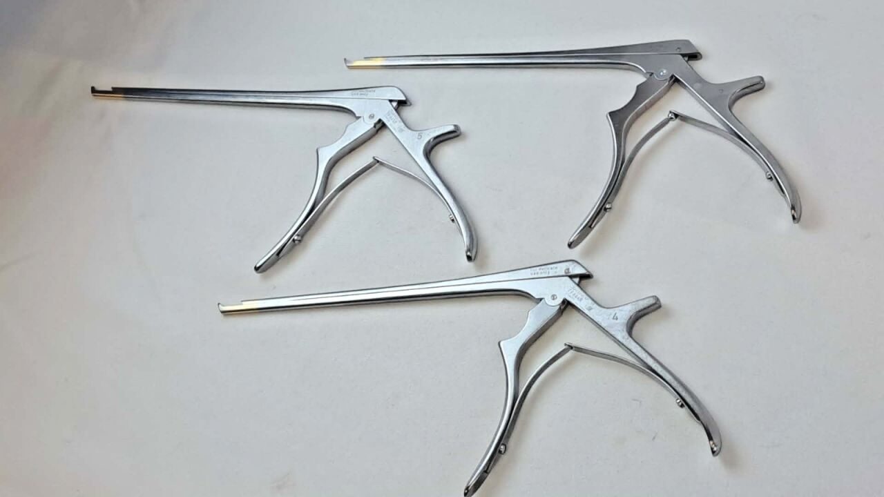 AESCULAP Thin Footplate 1mm-5mm 8" Upward Cutting Kerrisons Set    Thin Footplate 8" 200mm Kerrison Rongeurs FF663R/64R/65R — photo 2