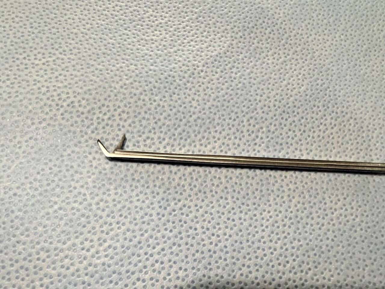 MICROFRANCE INTEGRA MCOS34 Selesnick Micro Scissor Forceps Angled Up 7mm — photo 3