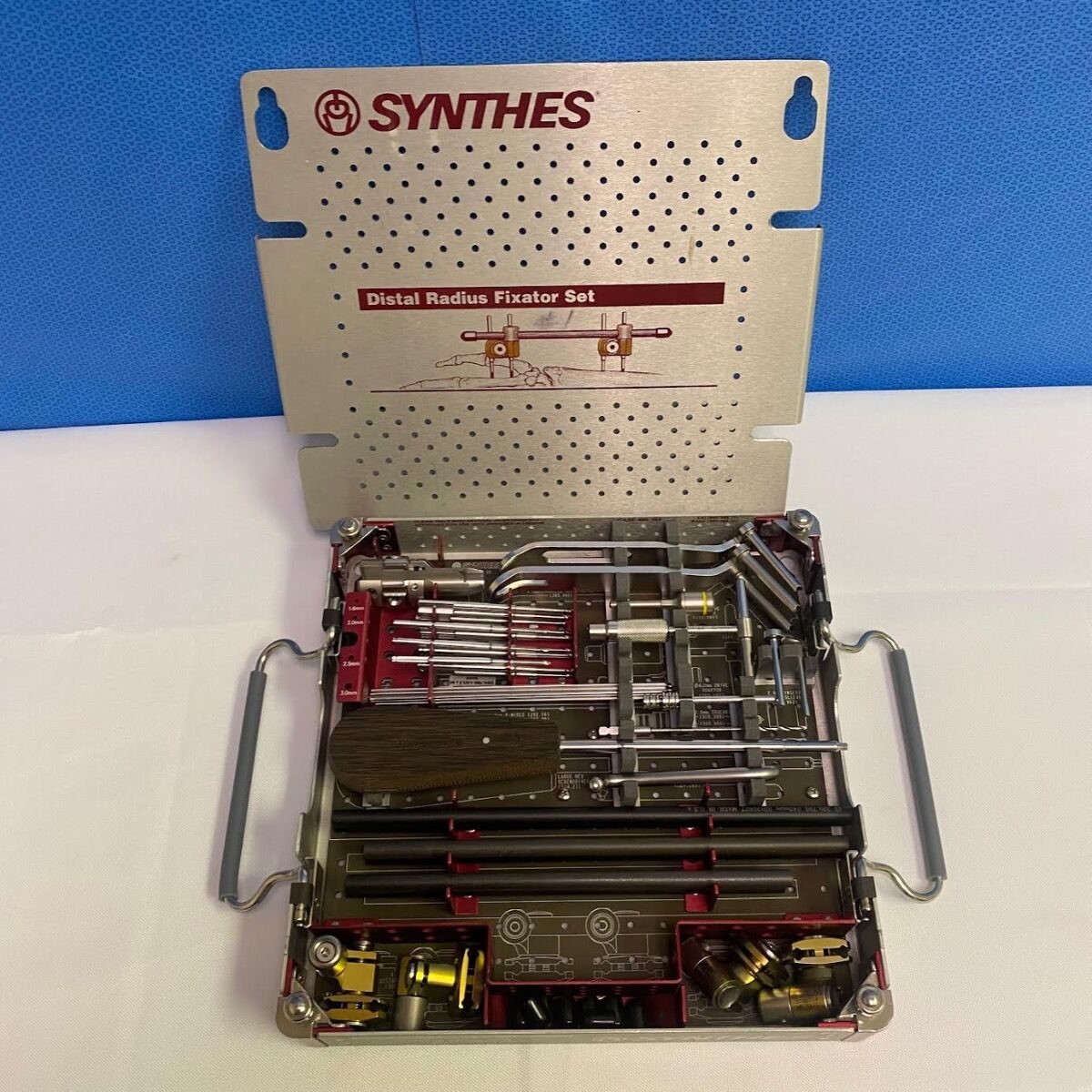 SYNTHES Distal Radius Fixator Set Instrument and Implants