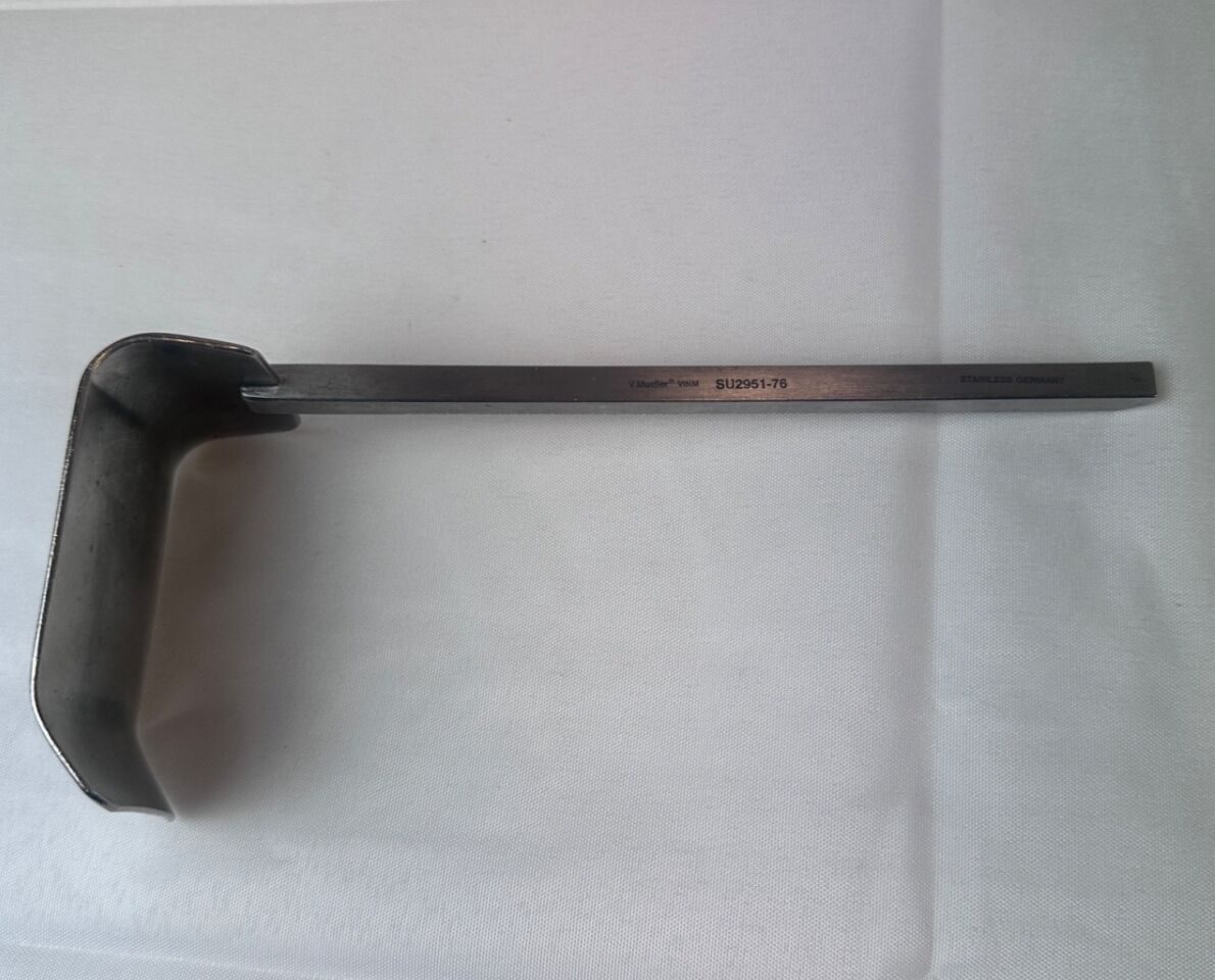 V. MUELLER SU2951-76 Kelly Retractor Blade Book Walter 2" X 3" — photo 1