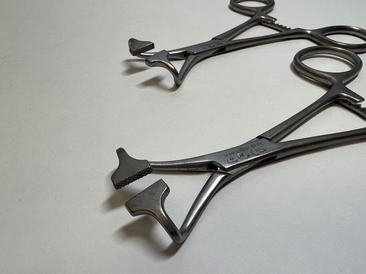 V. MUELLER SU2936 Towel Clamp 5-1/4" Non-Perforating Jaws Lot of 2 — photo 4