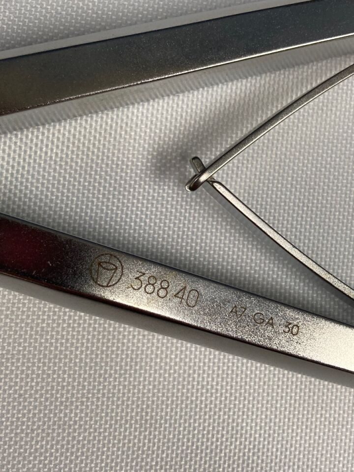 SYNTHES 388.4  USS Straight Distraction Forceps< — photo 2