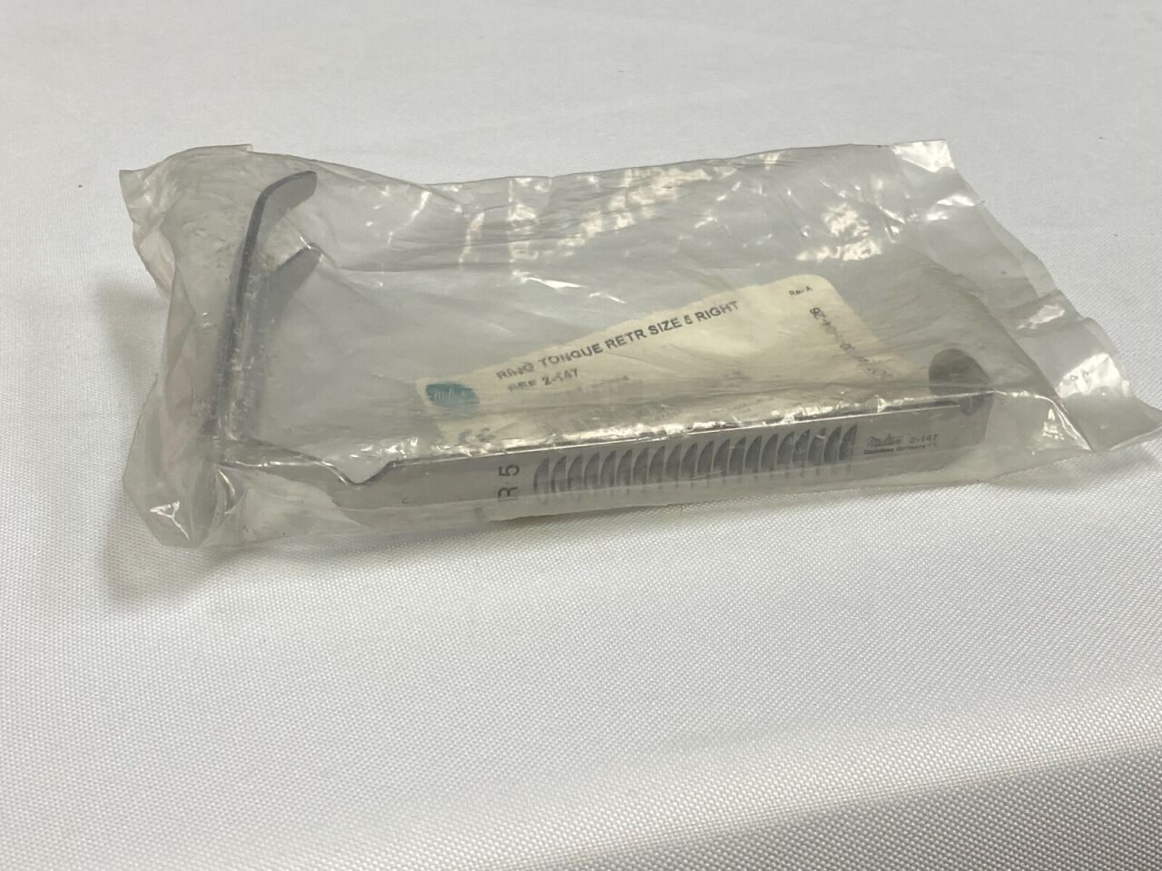 MILTEX 2-147 Ring Tongue Retractor Size 5 Right — photo 3