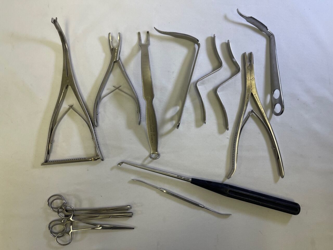 VARIOUS   Innomed Symmetry Zimmer Ortho Knee Set w/ Sterilization Tray — photo 4