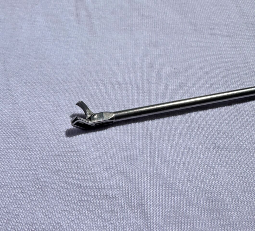 CONMED LINVATEC 31.10014 Arthroscopy Forceps 3.4mm 45deg Blunt Curved Left — photo 2